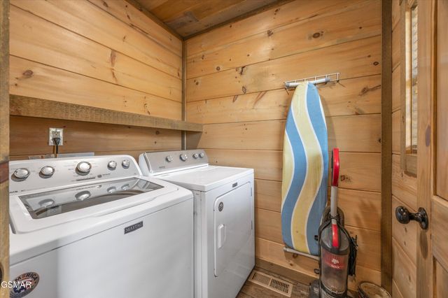 986 Chestnut Drive, Gatlinburg, TN 37738