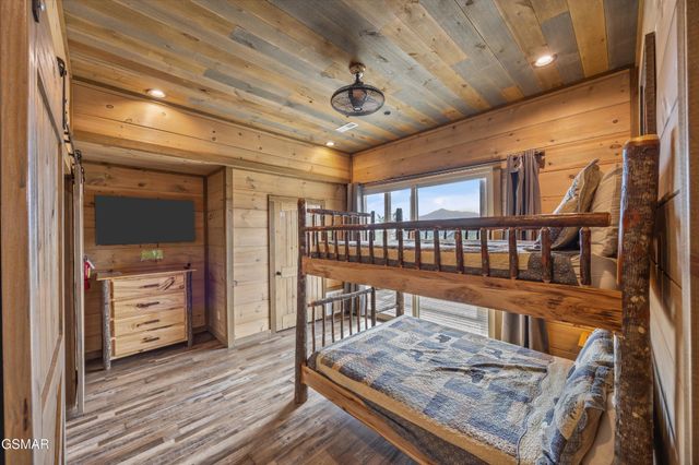 986 Chestnut Drive, Gatlinburg, TN 37738