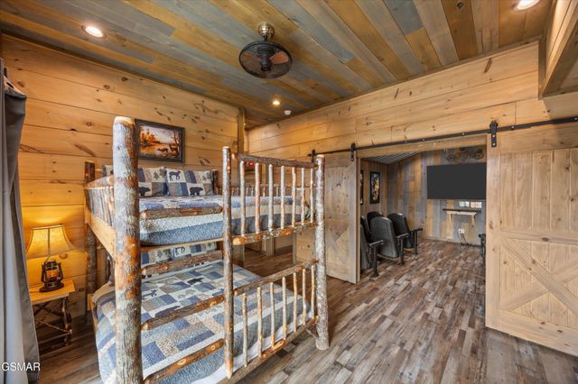 986 Chestnut Drive, Gatlinburg, TN 37738