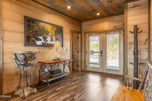986 Chestnut Drive, Gatlinburg, TN 37738