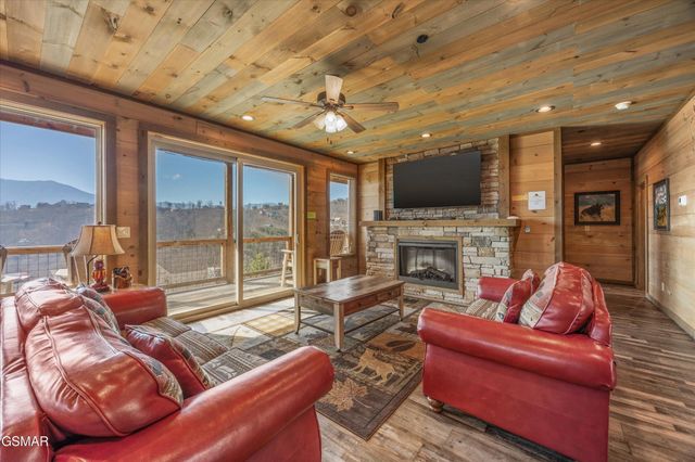 986 Chestnut Drive, Gatlinburg, TN 37738