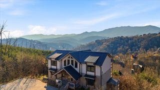 986 Chestnut Drive, Gatlinburg, TN 37738