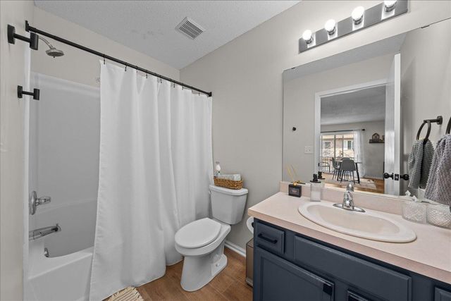 1579 County Road D E K, Maplewood, MN 55109