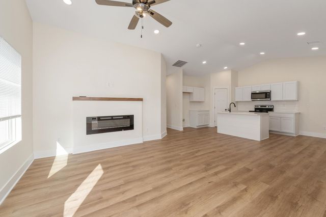 17115 W Kashmir St, Goddard, KS 67052