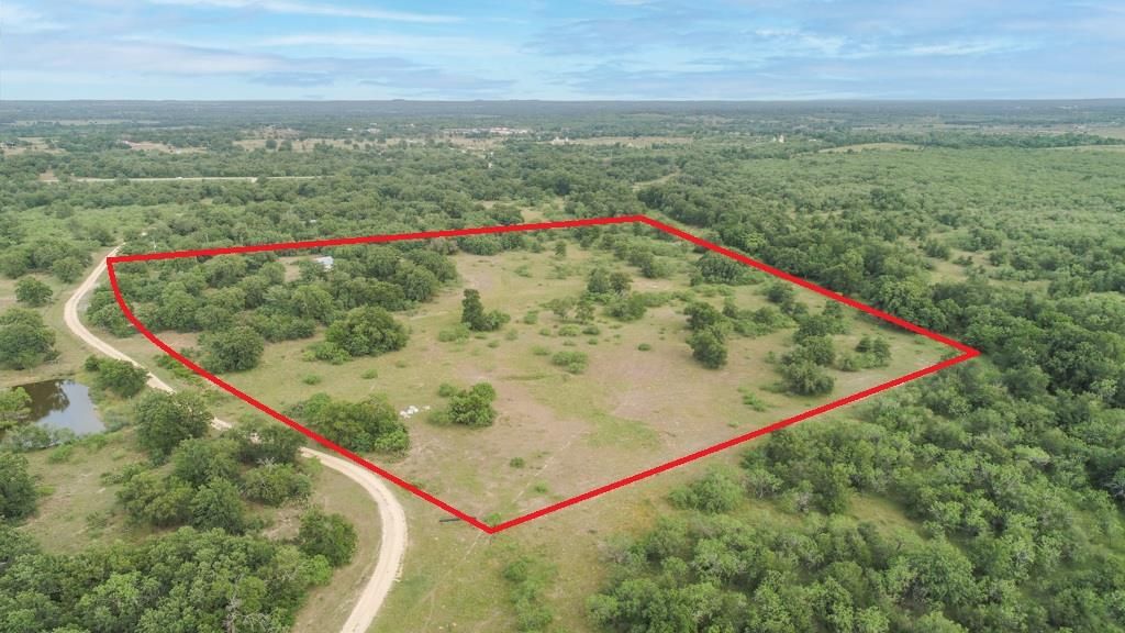 231 Abigail LN, Luling, TX 78648