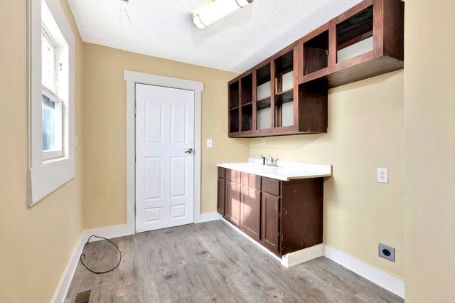 459 N Custer St, Wichita, KS 67203