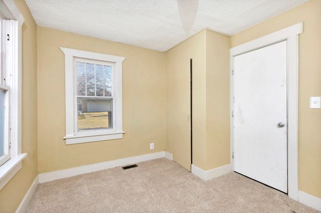 459 N Custer St, Wichita, KS 67203