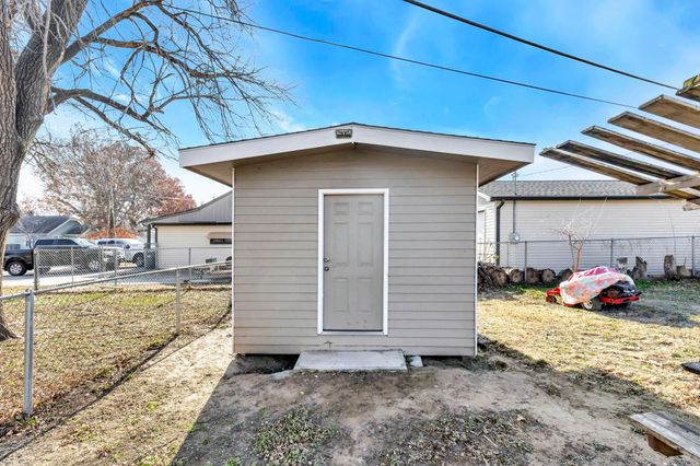 459 N Custer St, Wichita, KS 67203