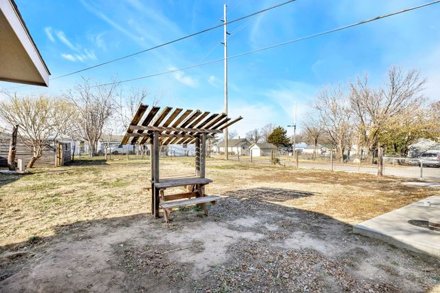 459 N Custer St, Wichita, KS 67203