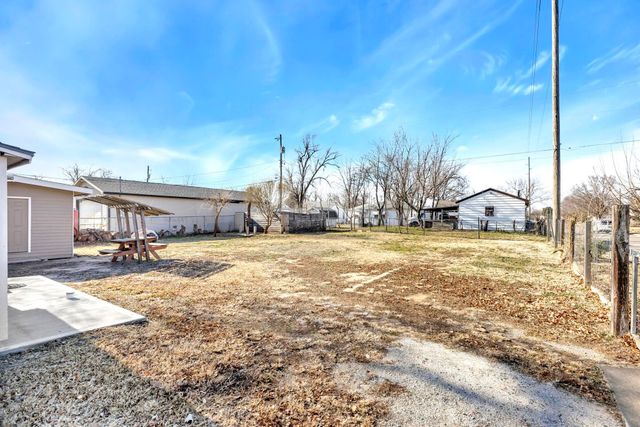 459 N Custer St, Wichita, KS 67203