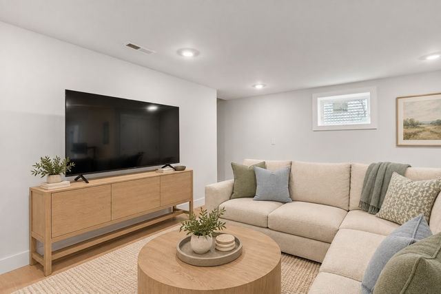 22-20 Ufford St 1, Boston, MA 02124