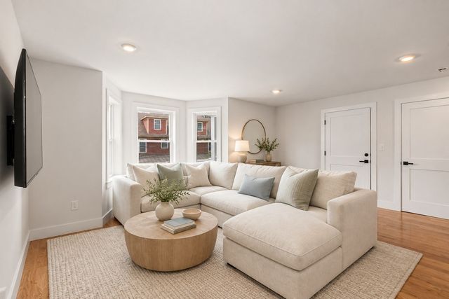 22-20 Ufford St 1, Boston, MA 02124