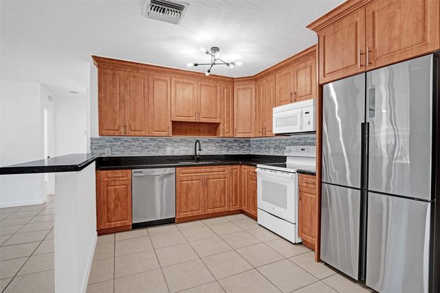 6101 NE 7th Avenue, Oakland Park, FL 33334