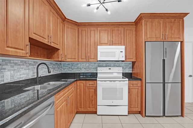 6101 NE 7th Avenue, Oakland Park, FL 33334