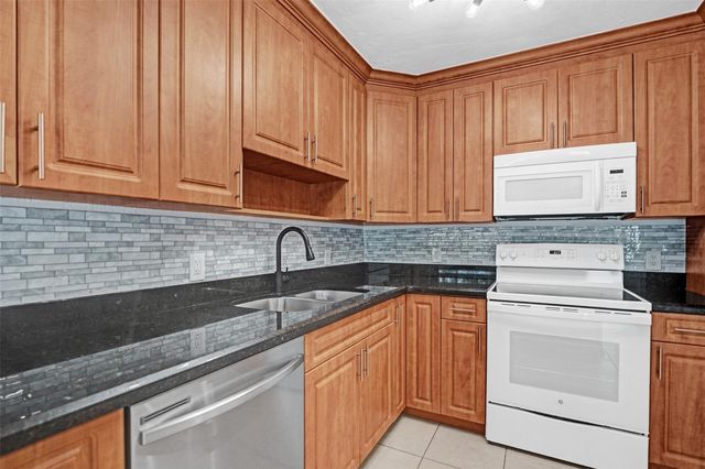 6101 NE 7th Avenue, Oakland Park, FL 33334