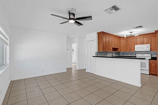 6101 NE 7th Avenue, Oakland Park, FL 33334
