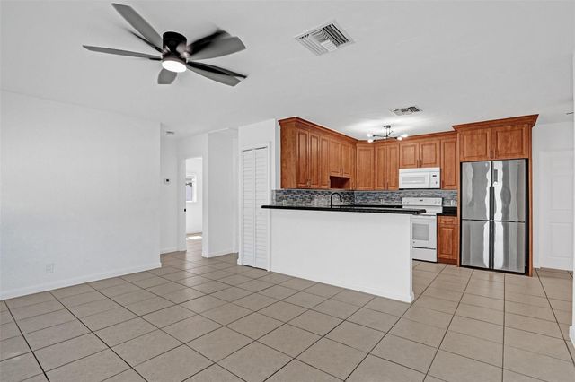 6101 NE 7th Avenue, Oakland Park, FL 33334