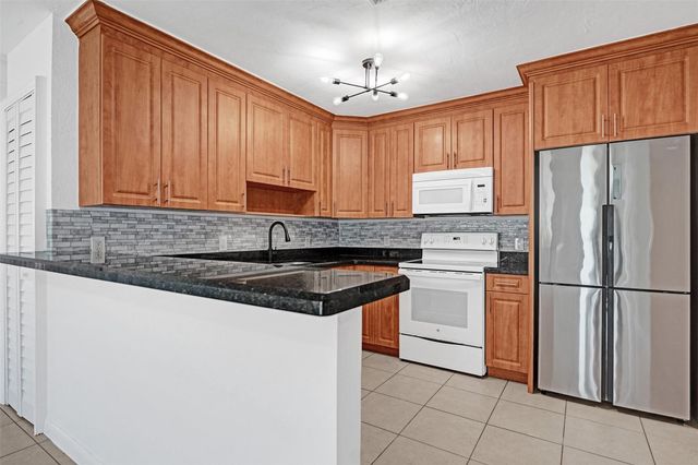 6101 NE 7th Avenue, Oakland Park, FL 33334