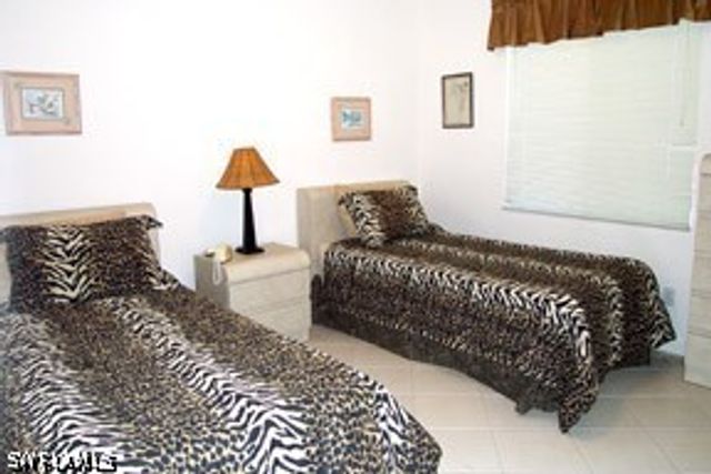 10682 Gulf Shore DR 104, Naples, FL 34108
