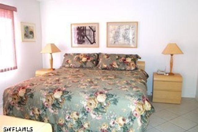 10682 Gulf Shore DR 104, Naples, FL 34108
