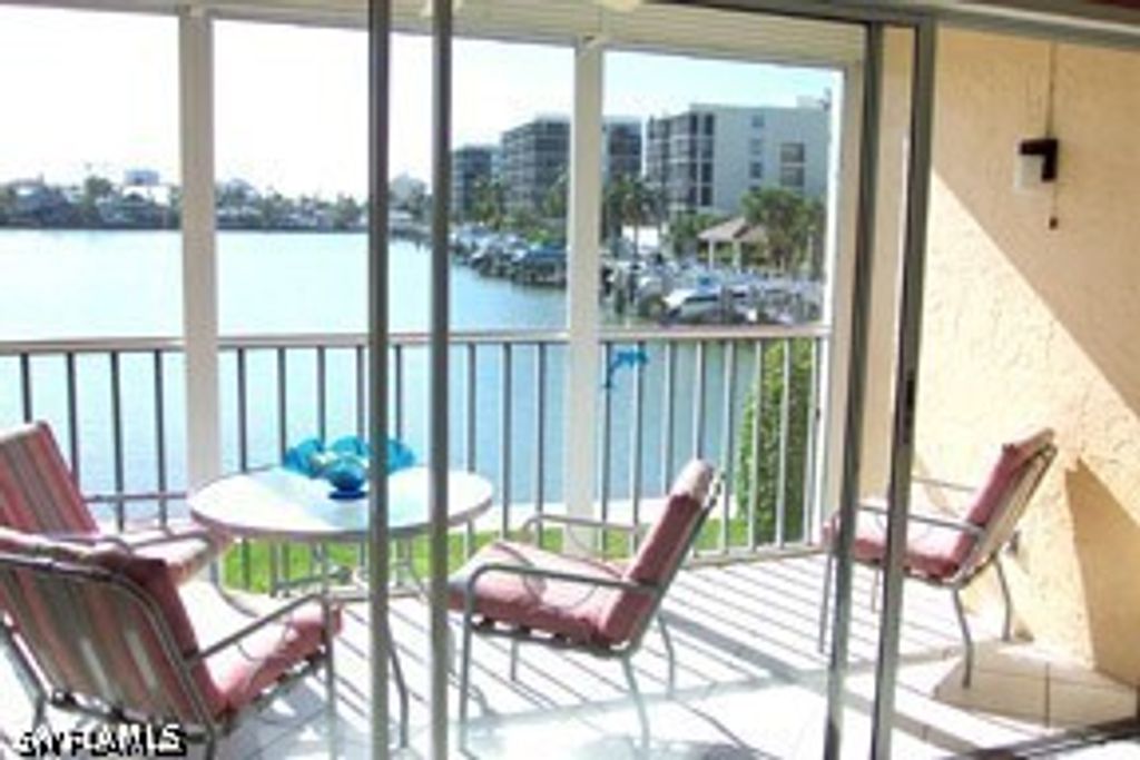 10682 Gulf Shore DR 104, Naples, FL 34108