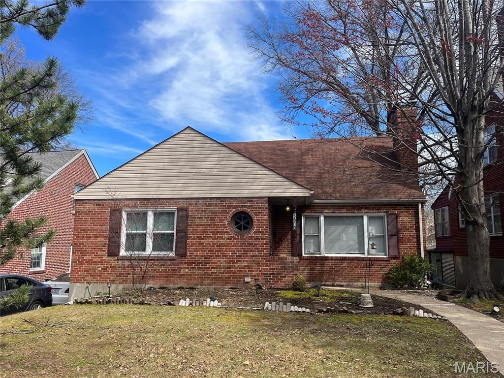 8513 Roanoke Drive, St Louis, MO 63121