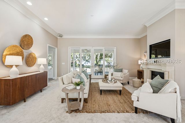 210 Old Plantation Dr W, Beaufort, SC 29907