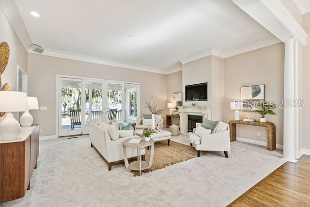 210 Old Plantation Dr W, Beaufort, SC 29907