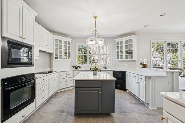 210 Old Plantation Dr W, Beaufort, SC 29907