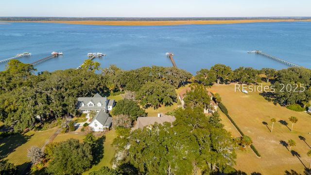 210 Old Plantation Dr W, Beaufort, SC 29907