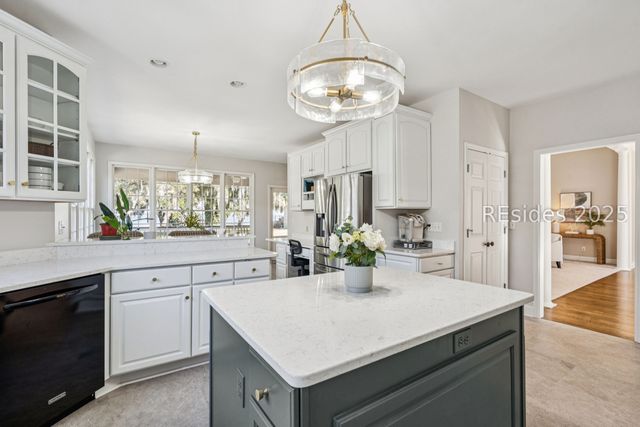 210 Old Plantation Dr W, Beaufort, SC 29907