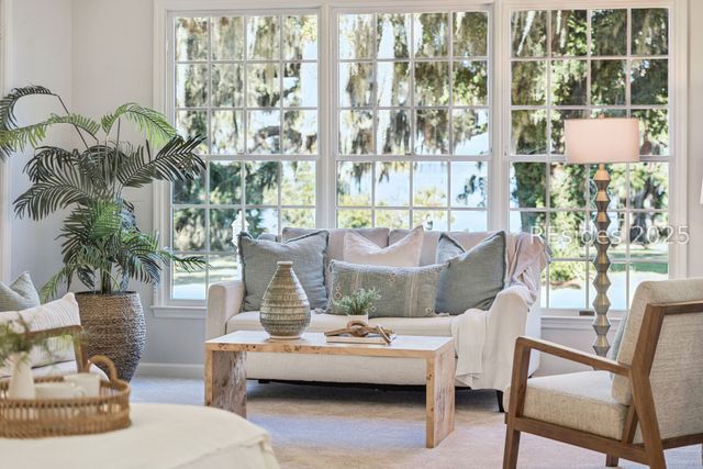 210 Old Plantation Dr W, Beaufort, SC 29907