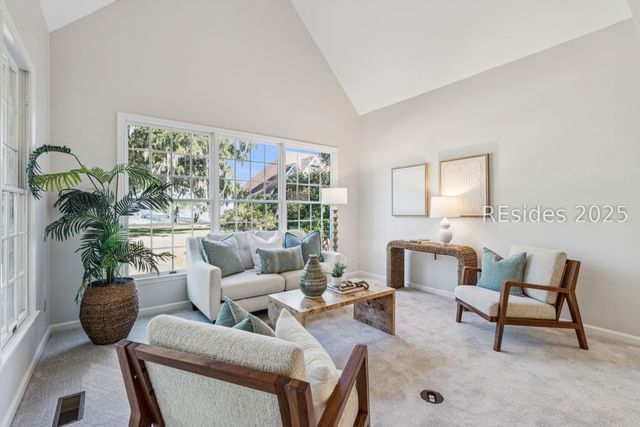 210 Old Plantation Dr W, Beaufort, SC 29907