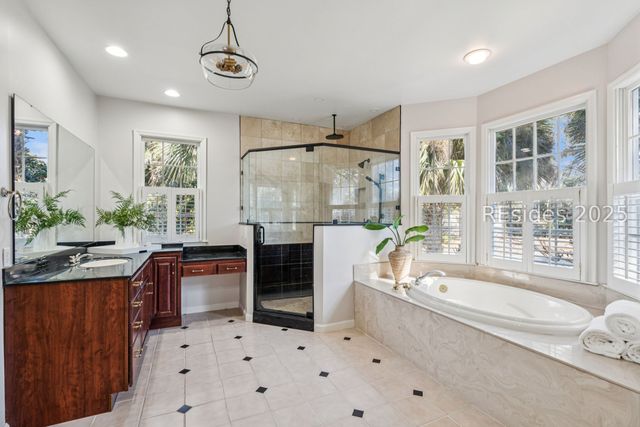 210 Old Plantation Dr W, Beaufort, SC 29907