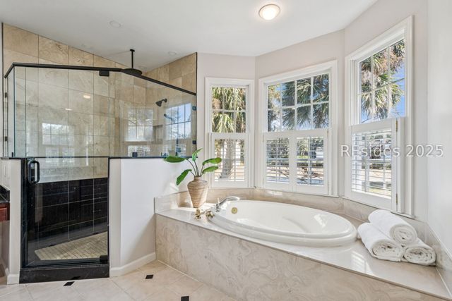 210 Old Plantation Dr W, Beaufort, SC 29907