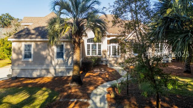 210 Old Plantation Dr W, Beaufort, SC 29907