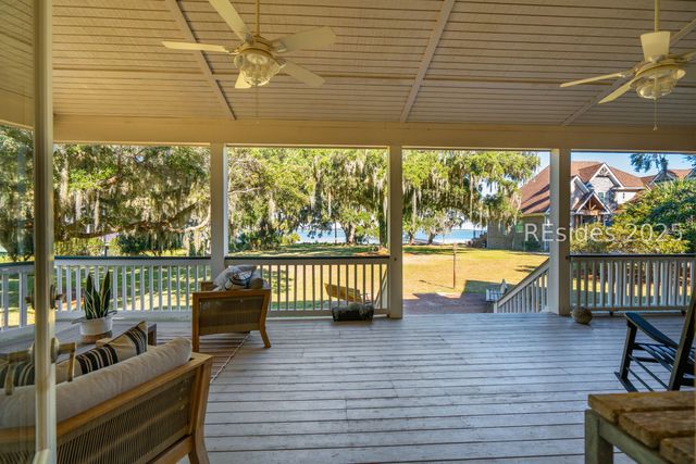 210 Old Plantation Dr W, Beaufort, SC 29907