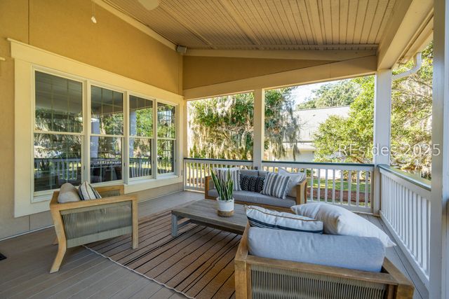 210 Old Plantation Dr W, Beaufort, SC 29907