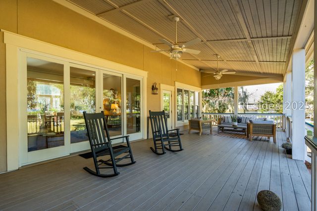 210 Old Plantation Dr W, Beaufort, SC 29907