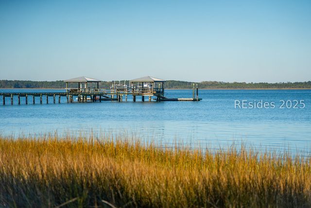 210 Old Plantation Dr W, Beaufort, SC 29907