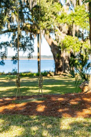 210 Old Plantation Dr W, Beaufort, SC 29907