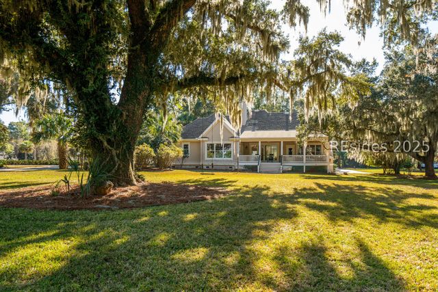 210 Old Plantation Dr W, Beaufort, SC 29907