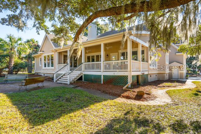 210 Old Plantation Dr W, Beaufort, SC 29907