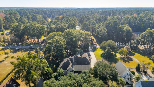 210 Old Plantation Dr W, Beaufort, SC 29907