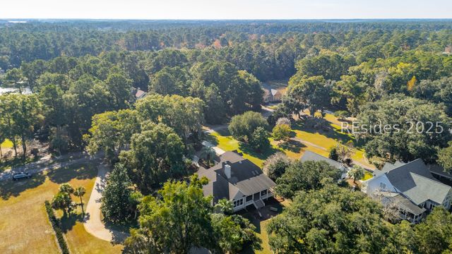 210 Old Plantation Dr W, Beaufort, SC 29907