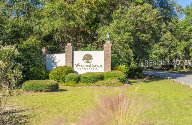 210 Old Plantation Dr W, Beaufort, SC 29907