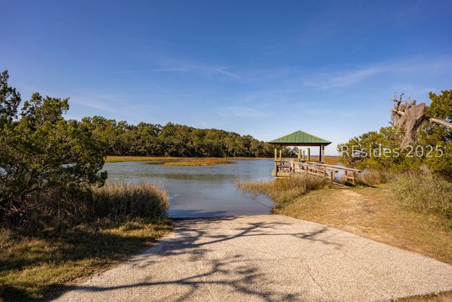 210 Old Plantation Dr W, Beaufort, SC 29907