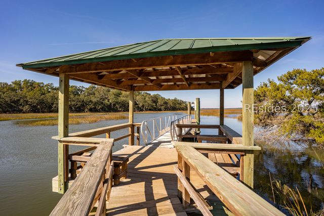 210 Old Plantation Dr W, Beaufort, SC 29907