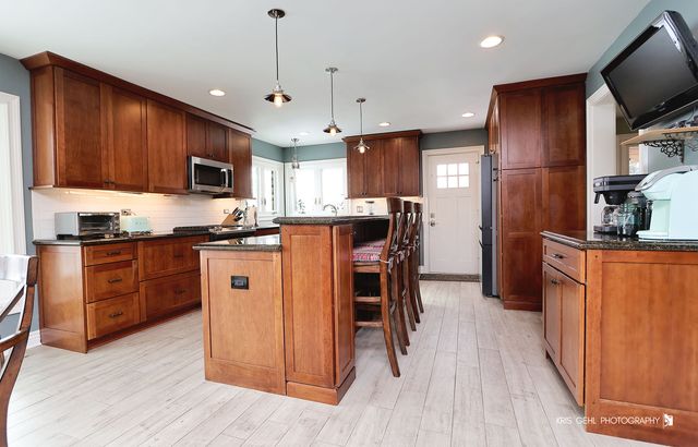 9313 Loch Glen Drive, Lakewood, IL 60014