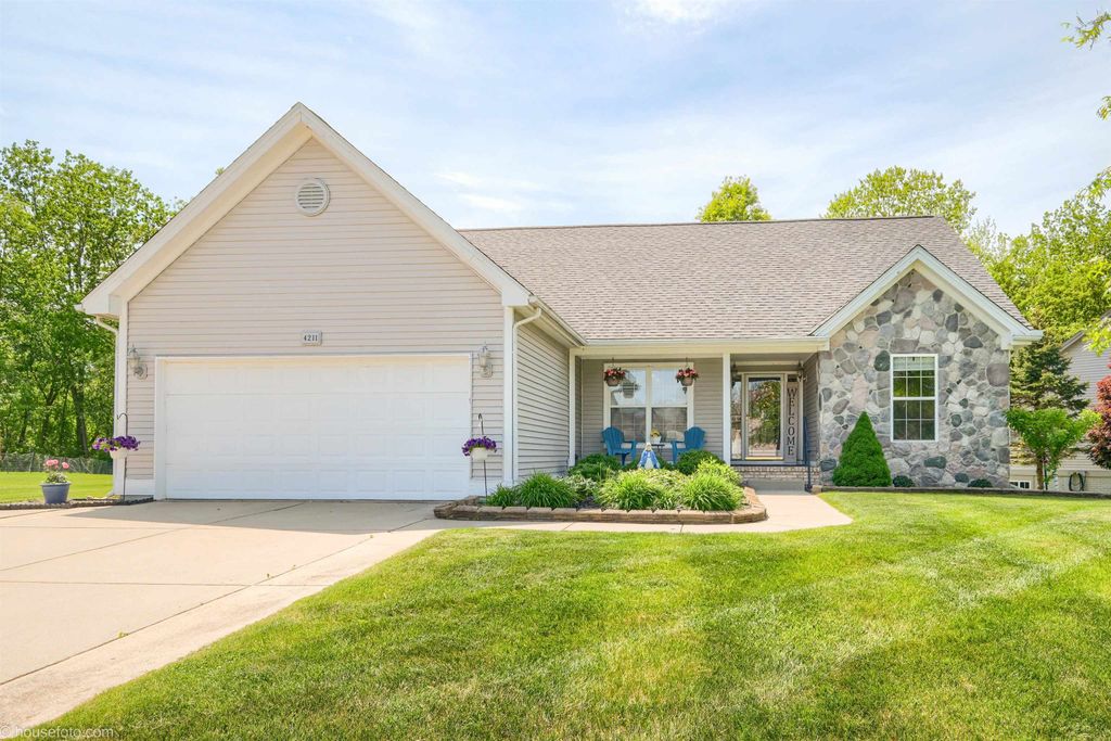4211 Maplewood Meadows Avenue Avenue, Grand Blanc, MI 48439